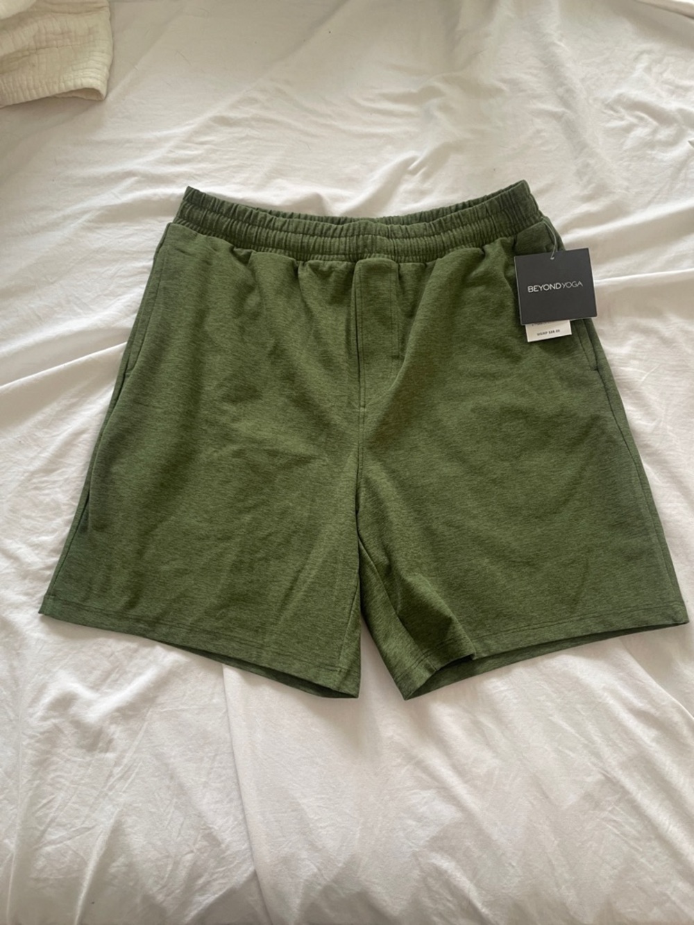 Beyond Yoga Men’s Olive Athletic Pull-On Shorts
